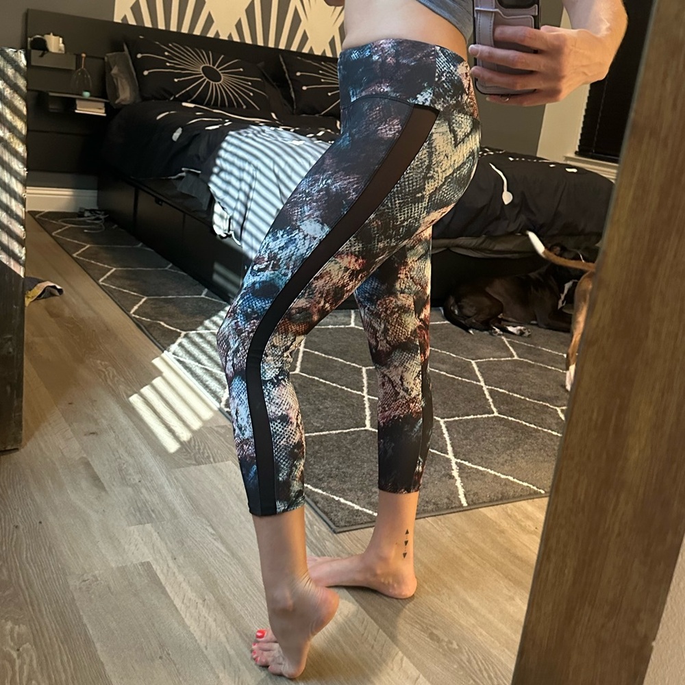 Strut this capri leggings Small